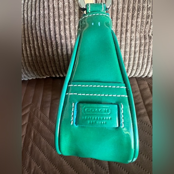 Vintage Coach Hampton Handbag - Picture 5 of 12